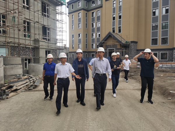 1长白山管委会向导视察人生就是搏·山河府项目_副本.png