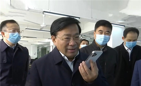 封一：： 吉林省委副书记、、、省长韩俊莅临人生就是搏伊通供热_副本.jpg