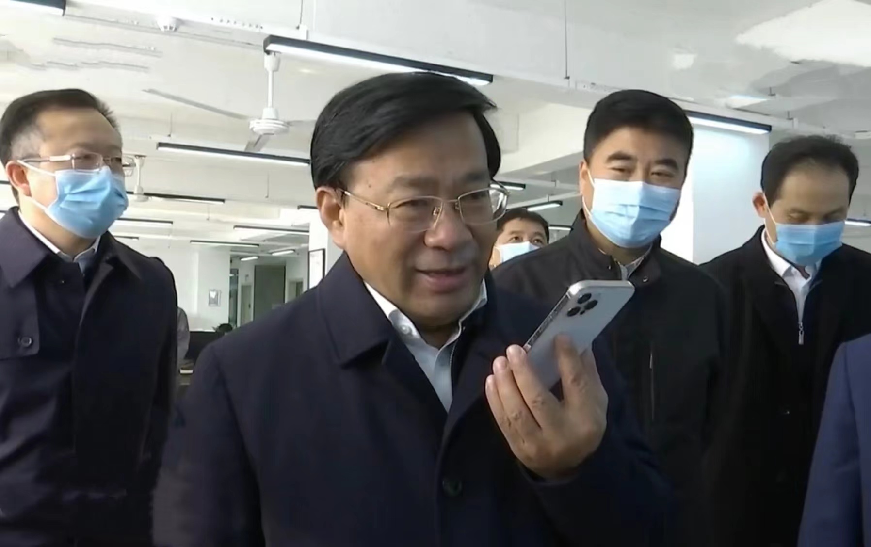 19 吉林省委副书记、、省长韩俊莅临人生就是搏伊通供热 2021.11.2.jpg