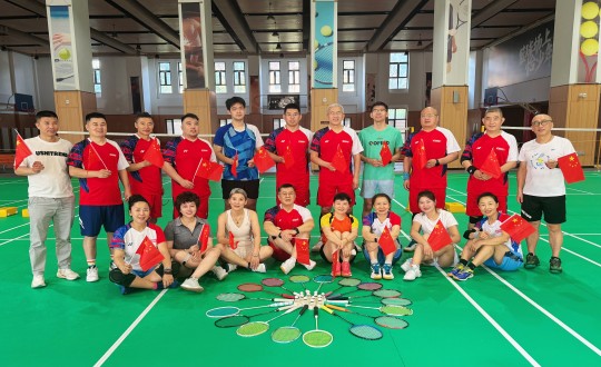 8.人生就是搏南山羽毛球社群开展南山业主羽毛球整体友谊赛_副本.jpg