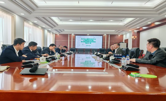 封面：：王岩董事长向双阳区委区政府向导汇报事情（调解一下清晰度 图片摆正）_副本.jpg